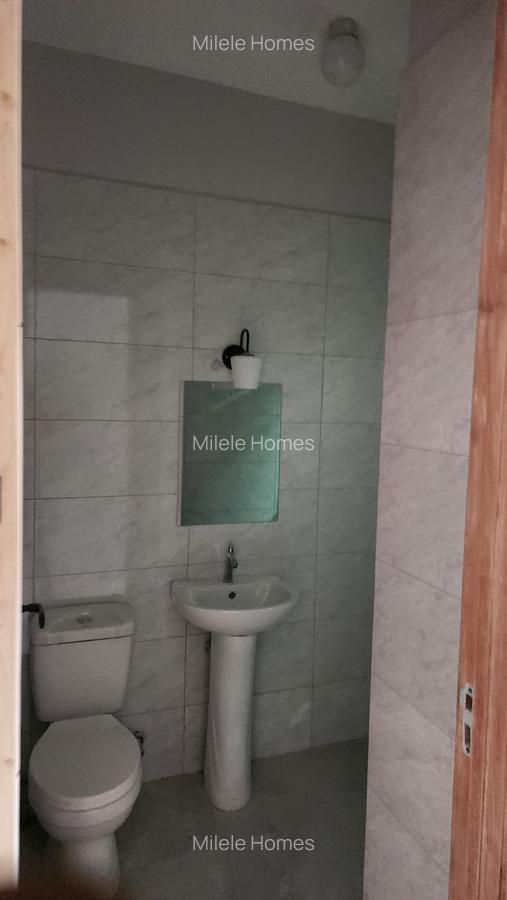 Serviced 2 Bed Apartment with En Suite at Brookside Drive - 5