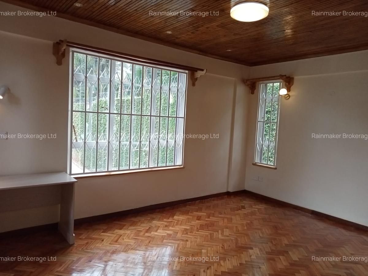 4 Bed House with En Suite in Spring Valley - 6