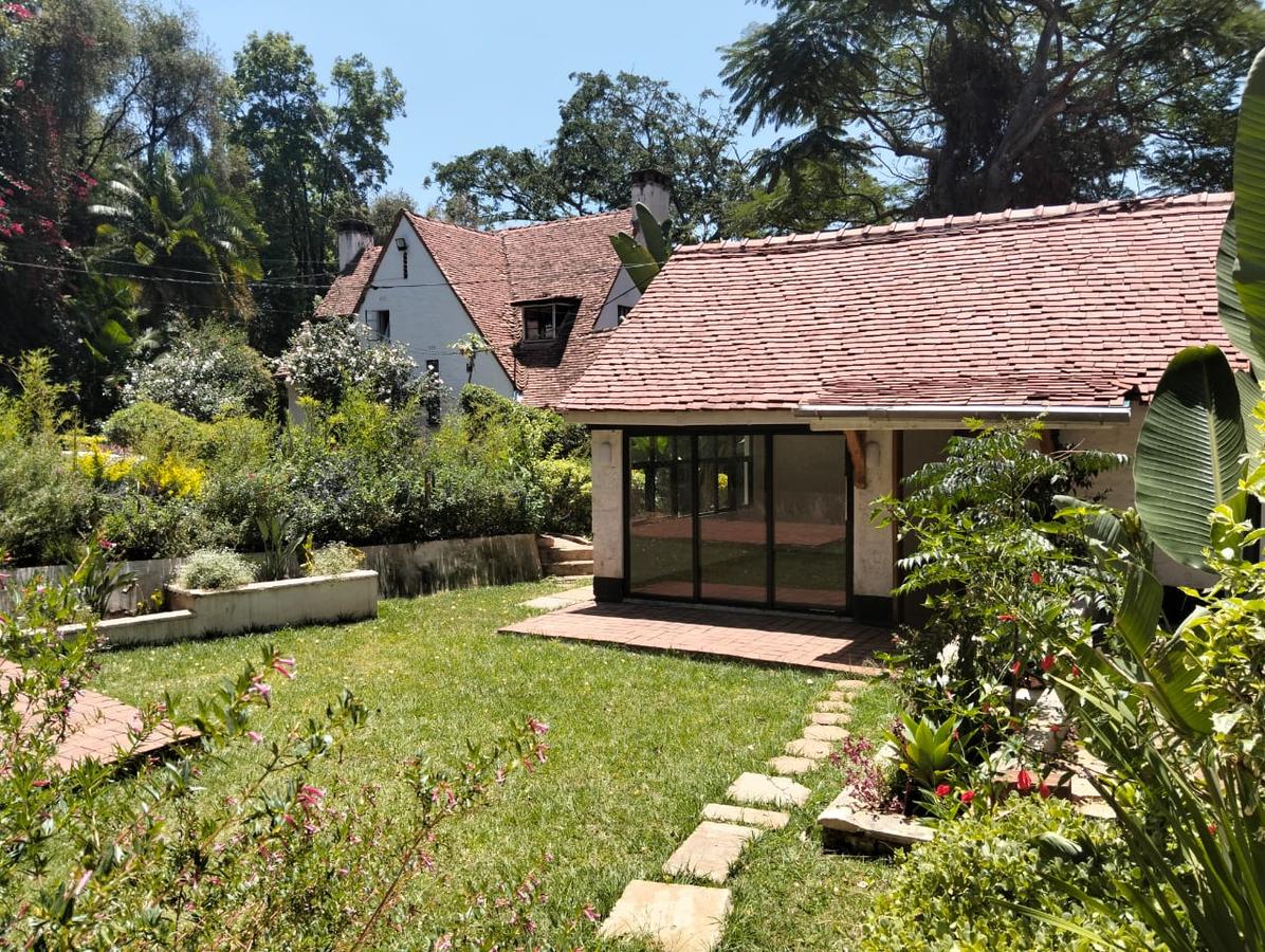 1 Bed House with En Suite at Karen - 4