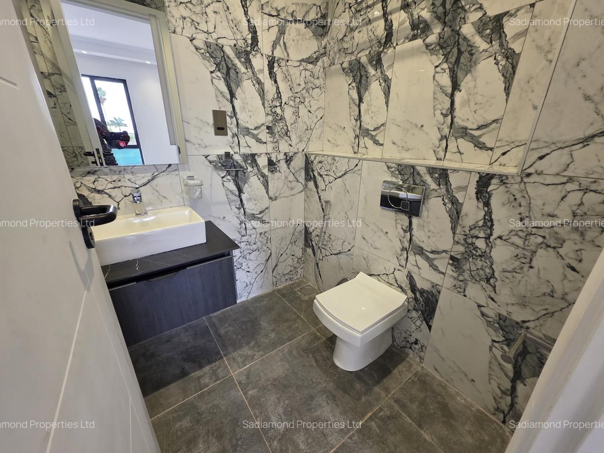 2 Bed Apartment with En Suite in Brookside - 5