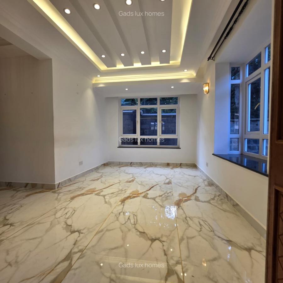 5 Bed Townhouse with En Suite at Lavington - 14