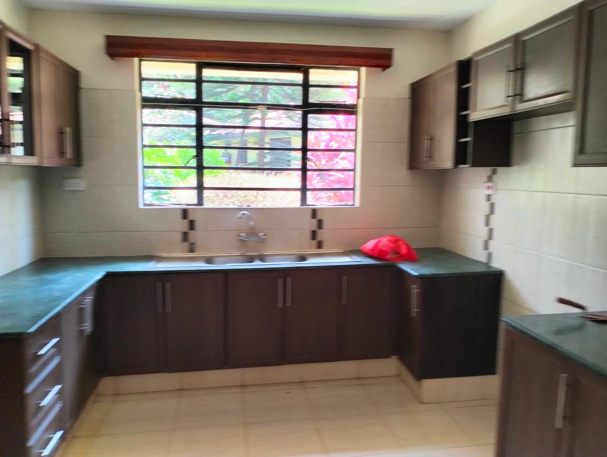 5 Bed Townhouse with En Suite in Nyari - 5