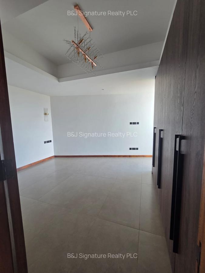3 Bed Apartment with En Suite in Riverside - 12