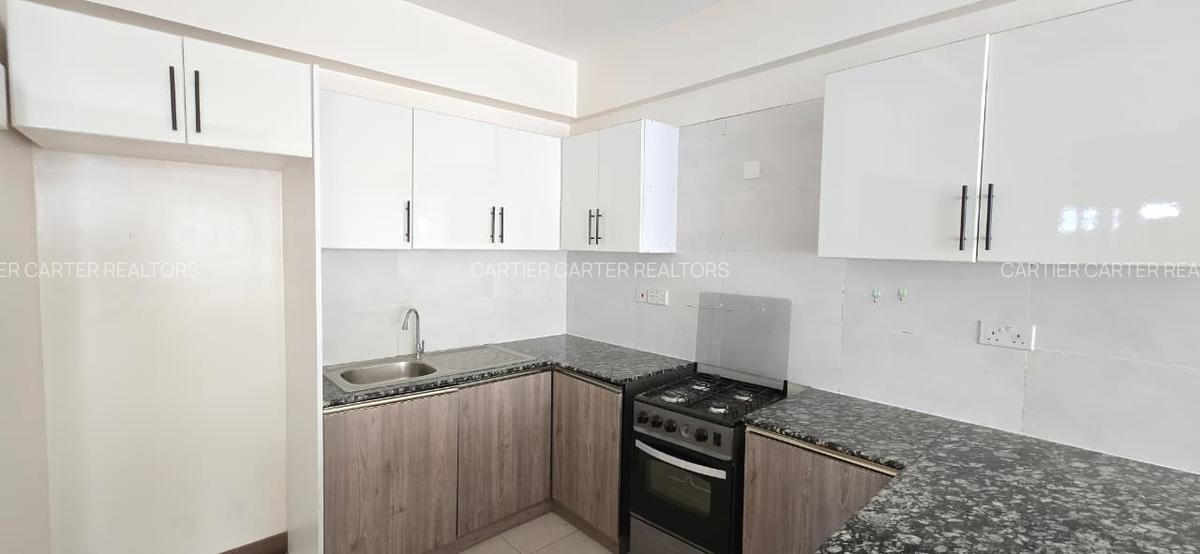 2 Bed Apartment with En Suite in Hurlingham - 3