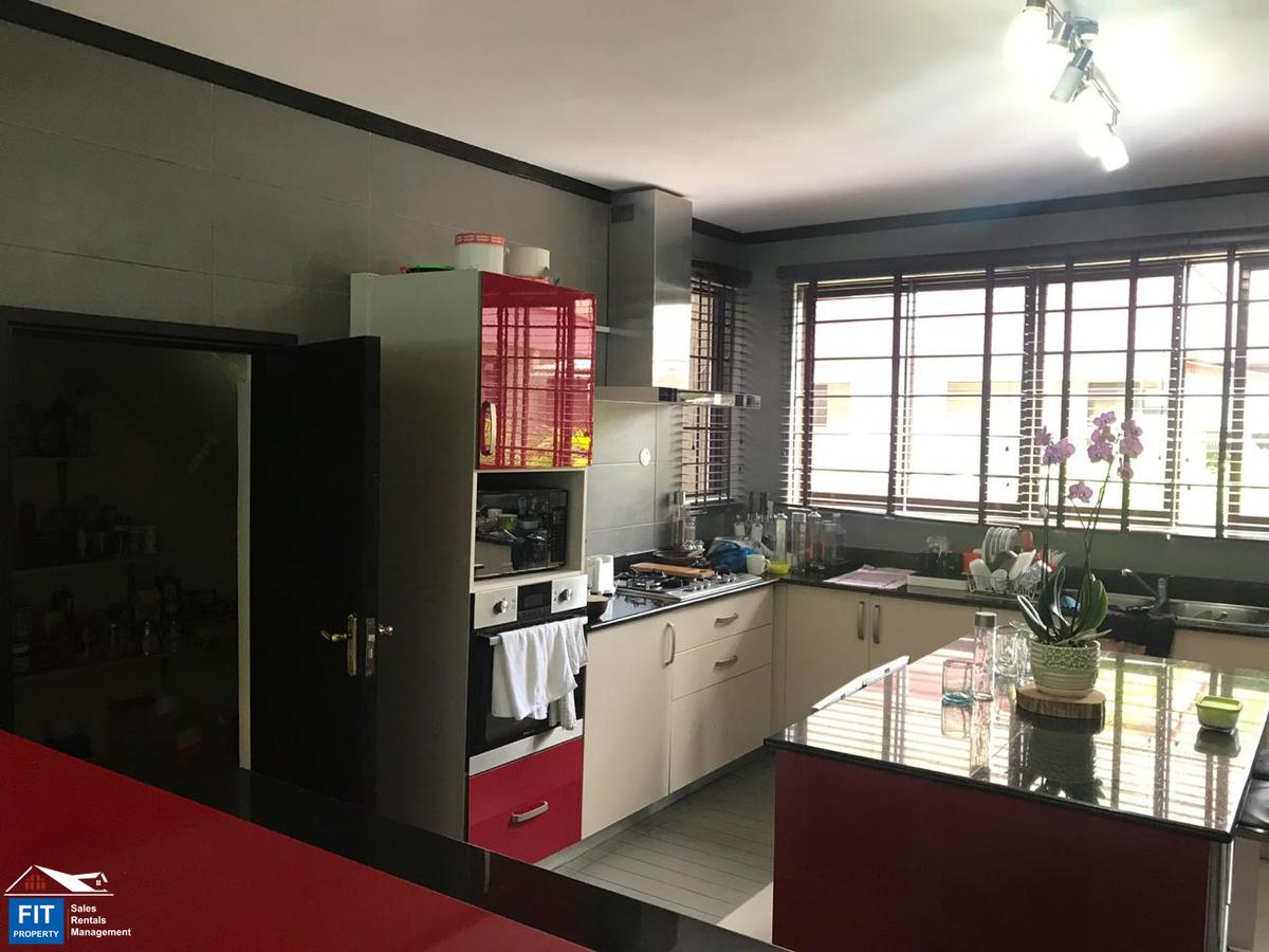 5 Bed Townhouse with En Suite at Nairobi - 5