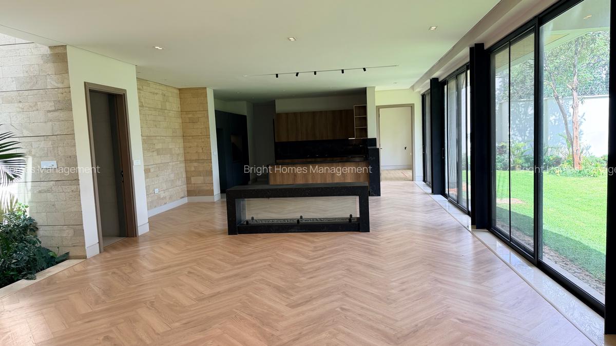 5 Bed Townhouse with En Suite in Westlands Area - 19