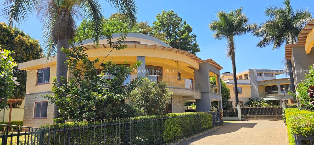 5 Bed Townhouse with En Suite at Lavington Green - 6