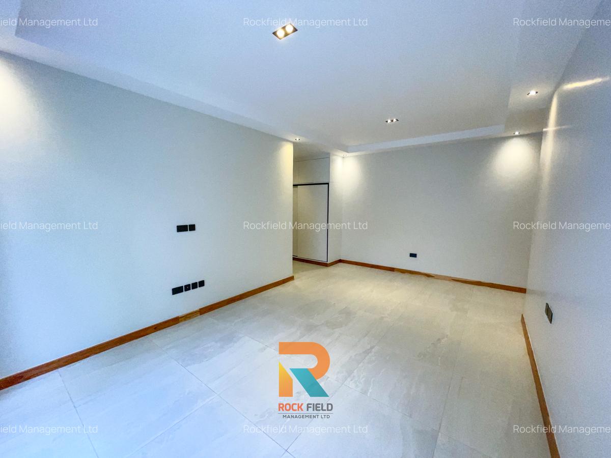 4 Bed Apartment with En Suite in Spring Valley - 9