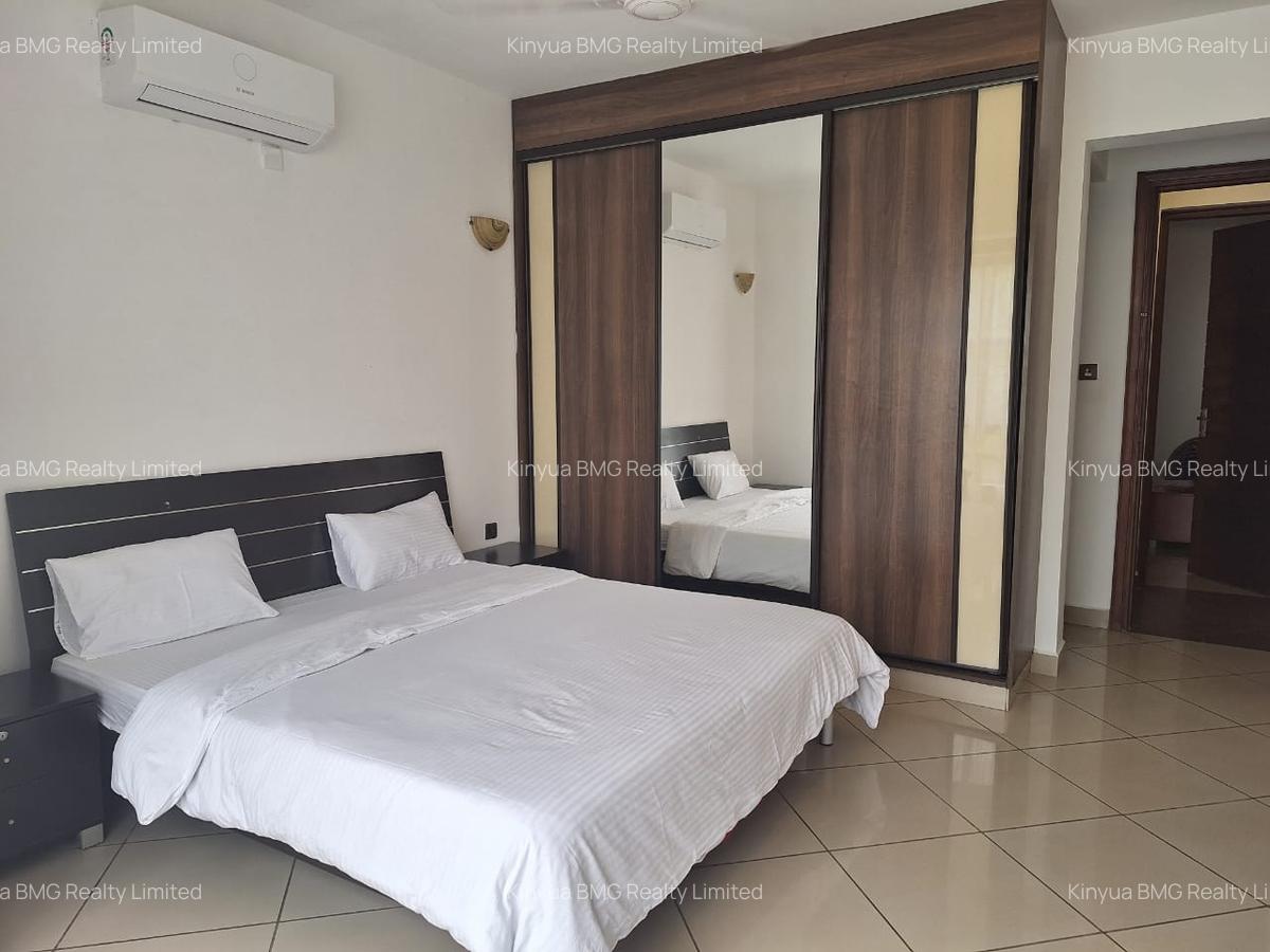 Serviced 2 Bed Apartment with En Suite at Beach Road - 10