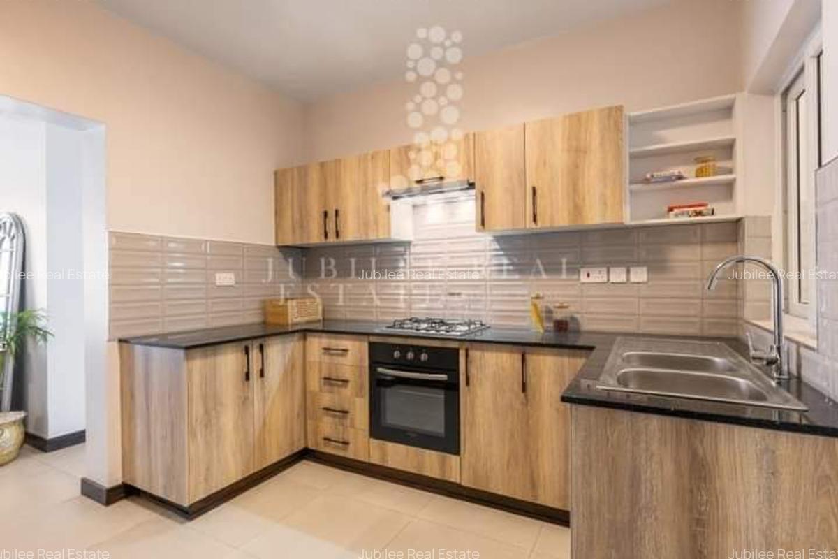 3 Bed Apartment with En Suite at Gateway Mall - 5