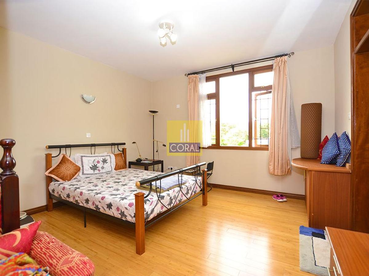 3 Bed Apartment with En Suite in Riverside - 13