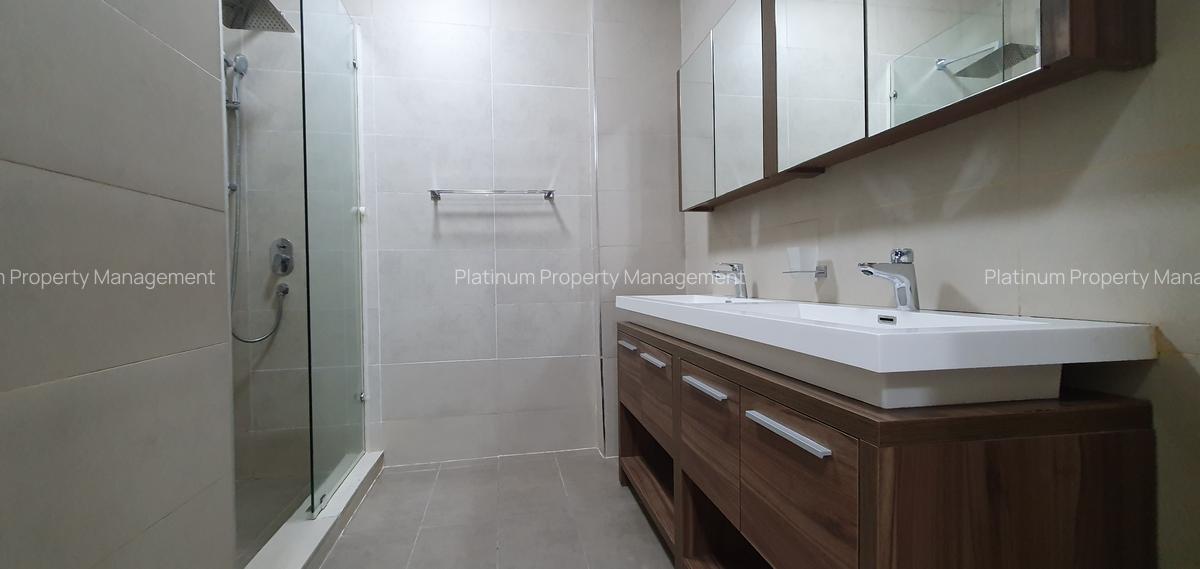 5 Bed Apartment with En Suite in General Mathenge - 8
