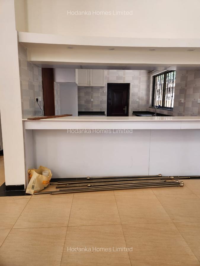 5 Bed Townhouse with En Suite in Lavington - 2