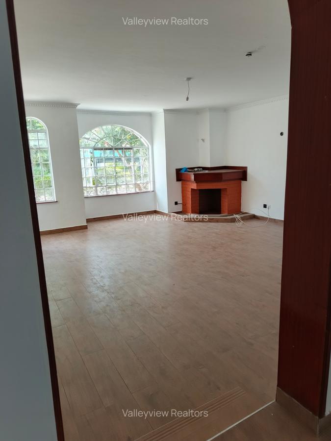 4 Bed Townhouse with En Suite at Lavington - 3