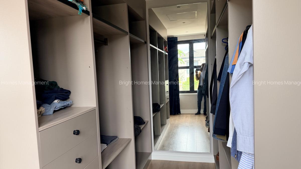 5 Bed Villa with En Suite in Runda - 9