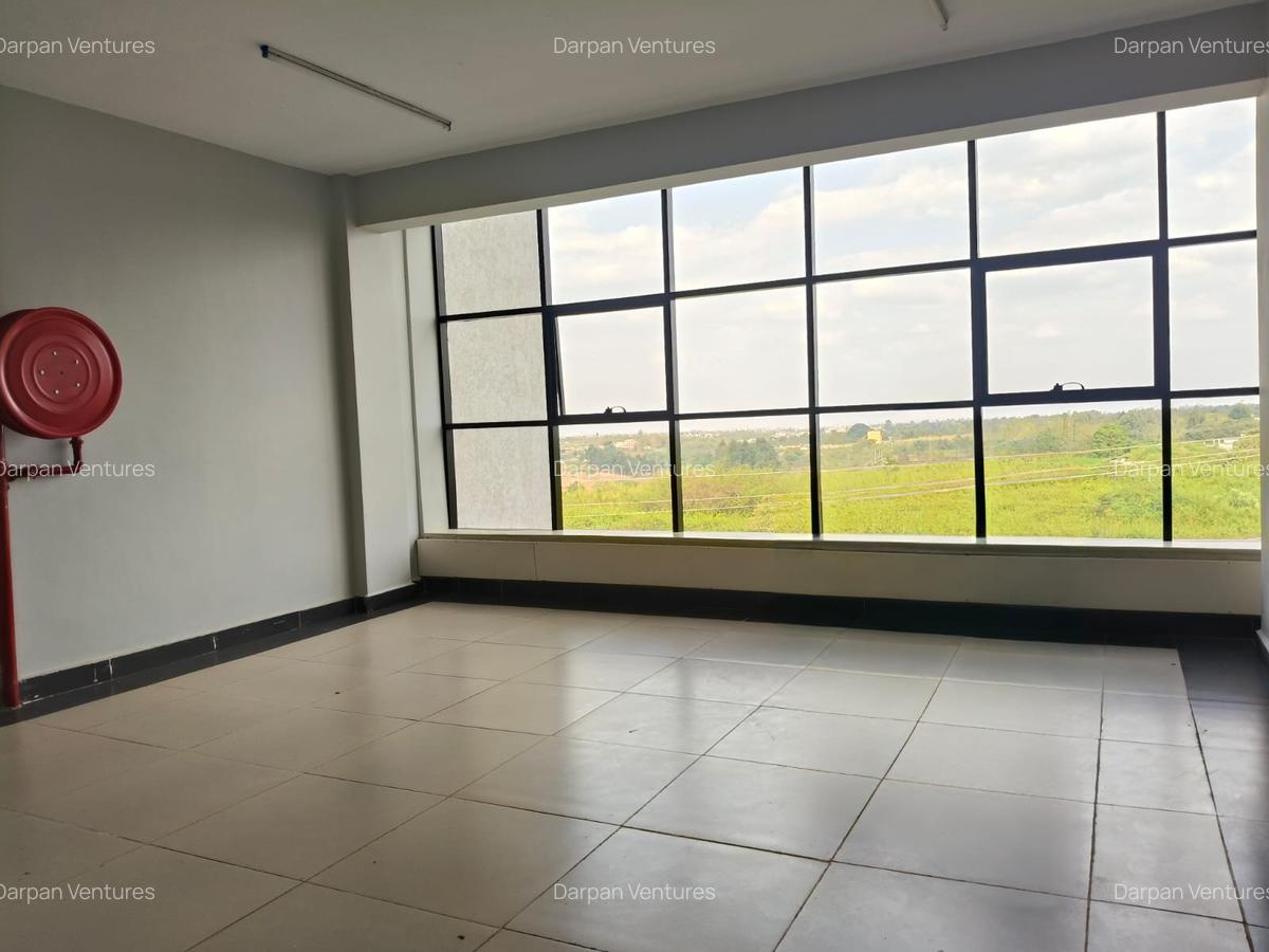 5,000 ft² Office with Service Charge Included in Tatu City - 4