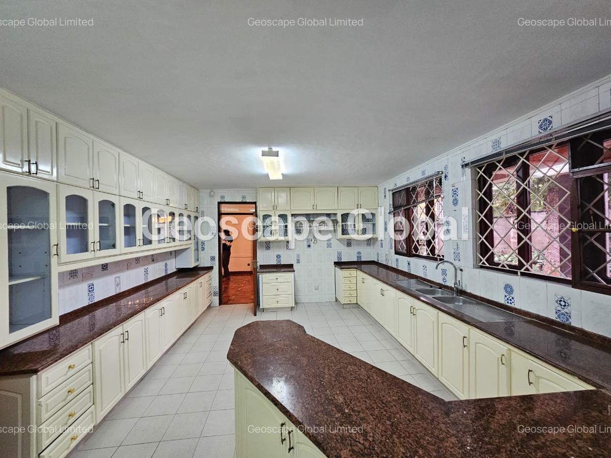 5 Bed House with En Suite in Runda - 6