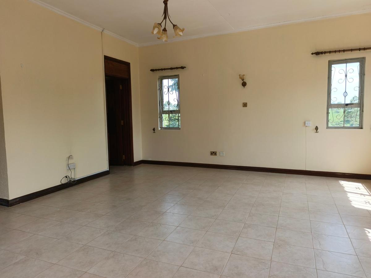 4 Bed House with En Suite in Nyari - 15