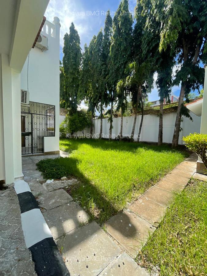 4 Bed Villa with En Suite in Nyali Area - 9