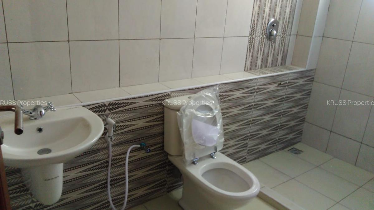 3 Bed Apartment with En Suite at Ar2497 - 18