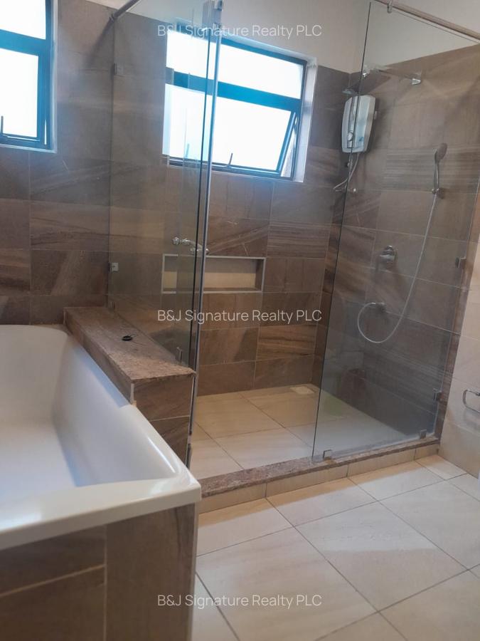 3 Bed Apartment with En Suite in General Mathenge - 16