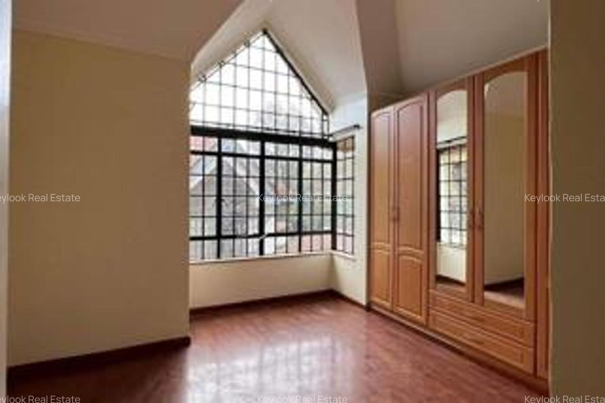 5 Bed Townhouse with En Suite at Lavington Green - 15