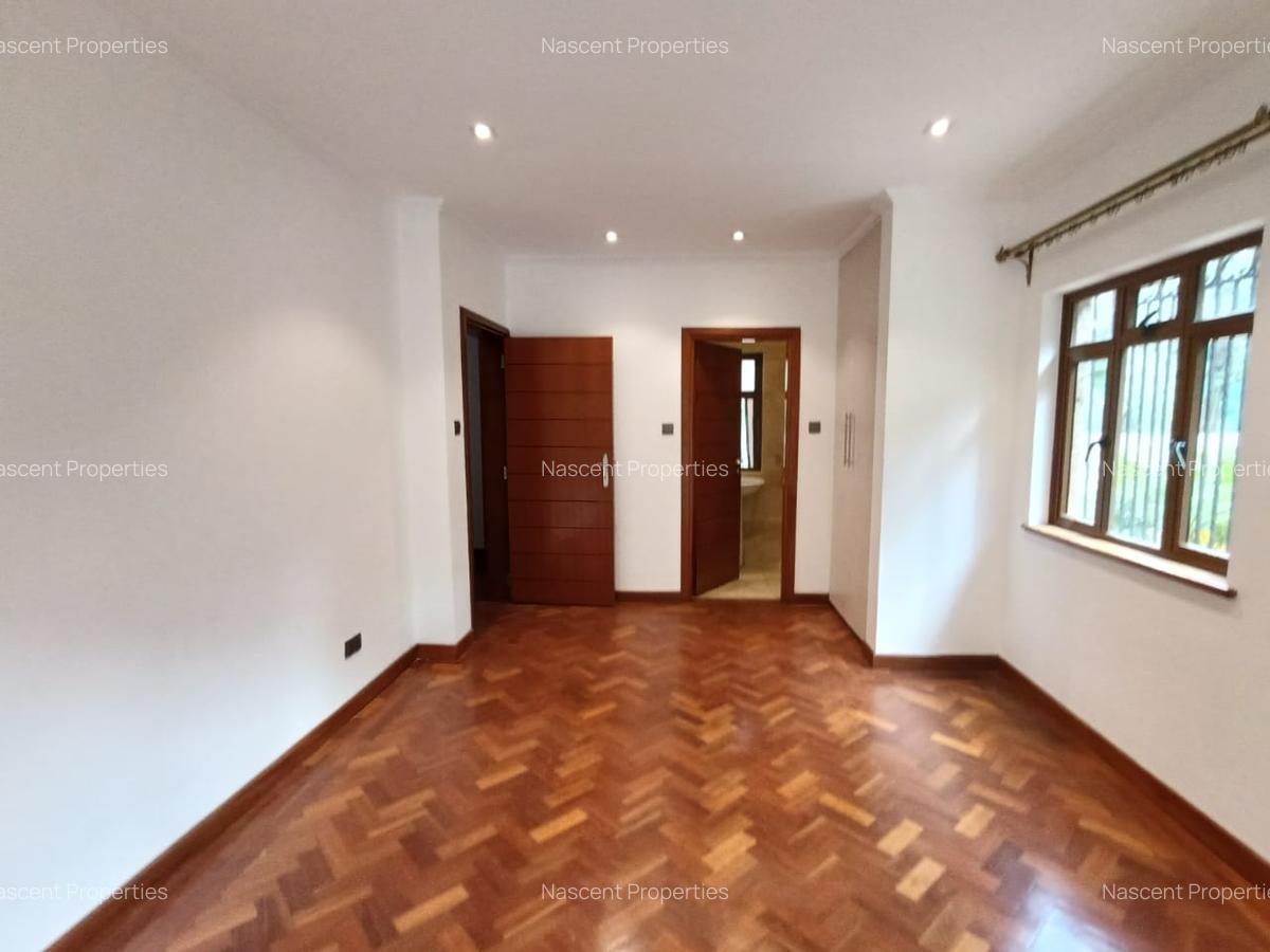 5 Bed Townhouse with En Suite in Lavington - 17