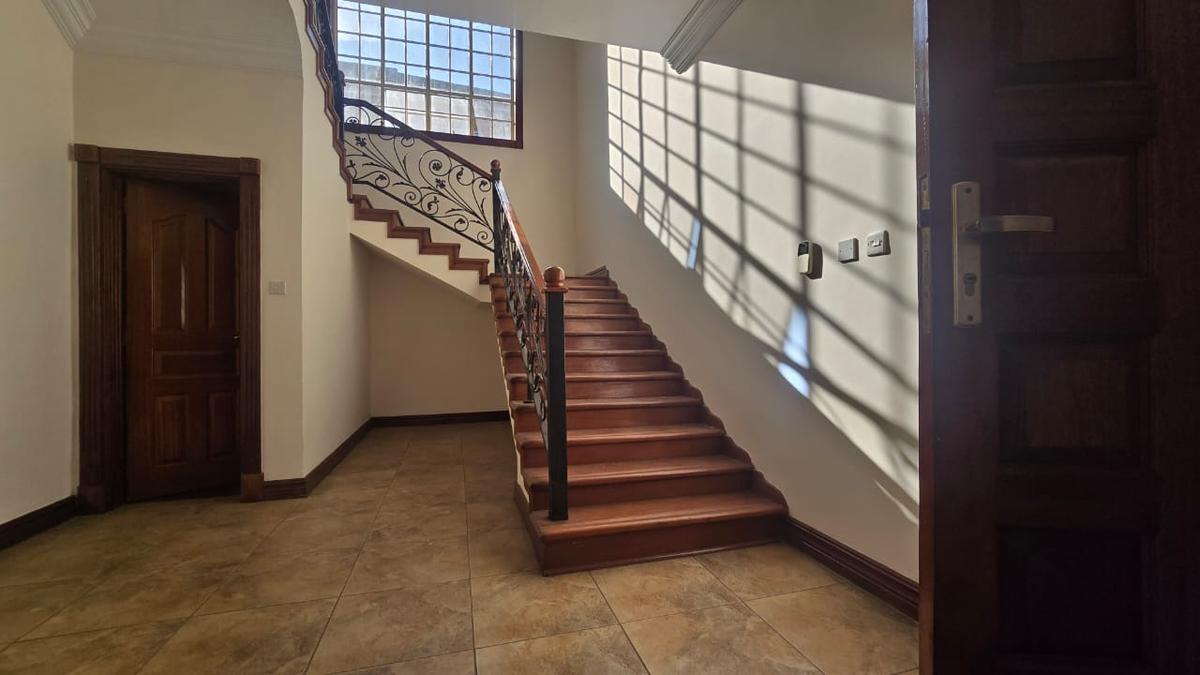 4 Bed House with En Suite in Lavington - 17