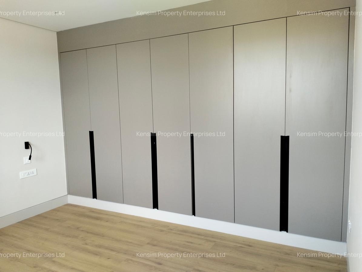 5 Bed Townhouse with En Suite in Westlands Area - 15