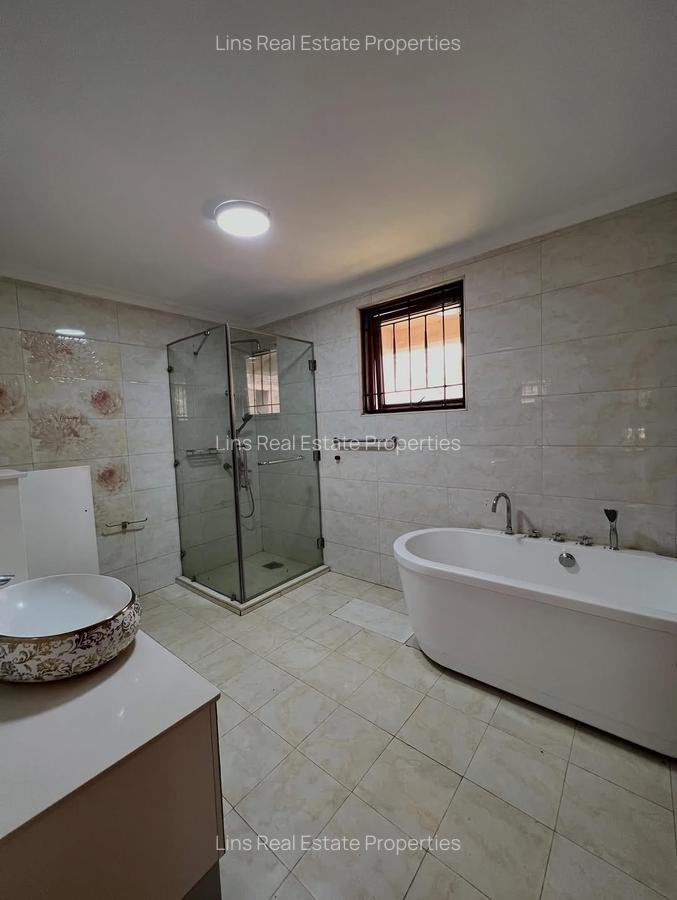5 Bed Townhouse with En Suite in Lavington - 8