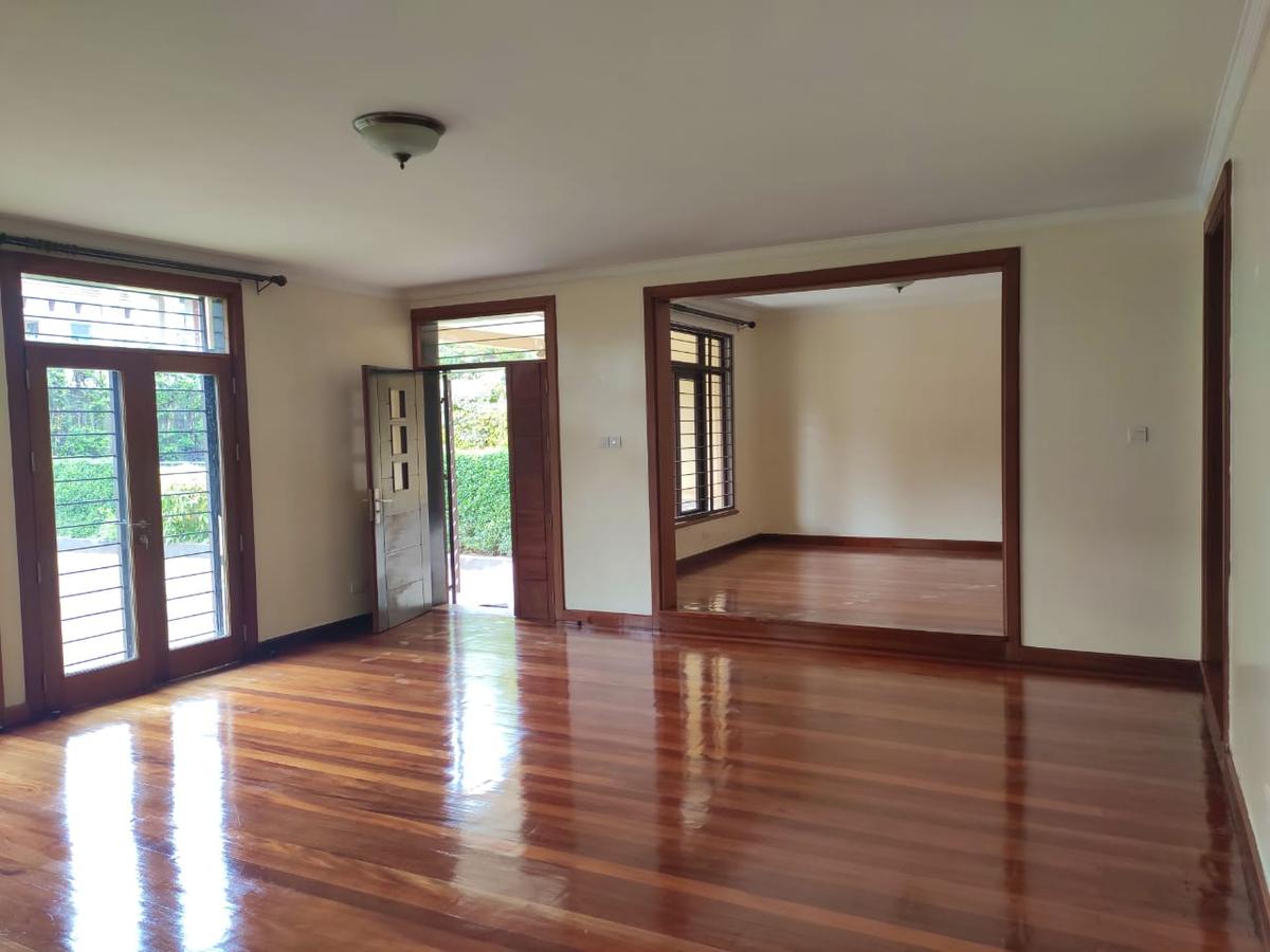 5 Bed Townhouse with En Suite in Lavington - 2