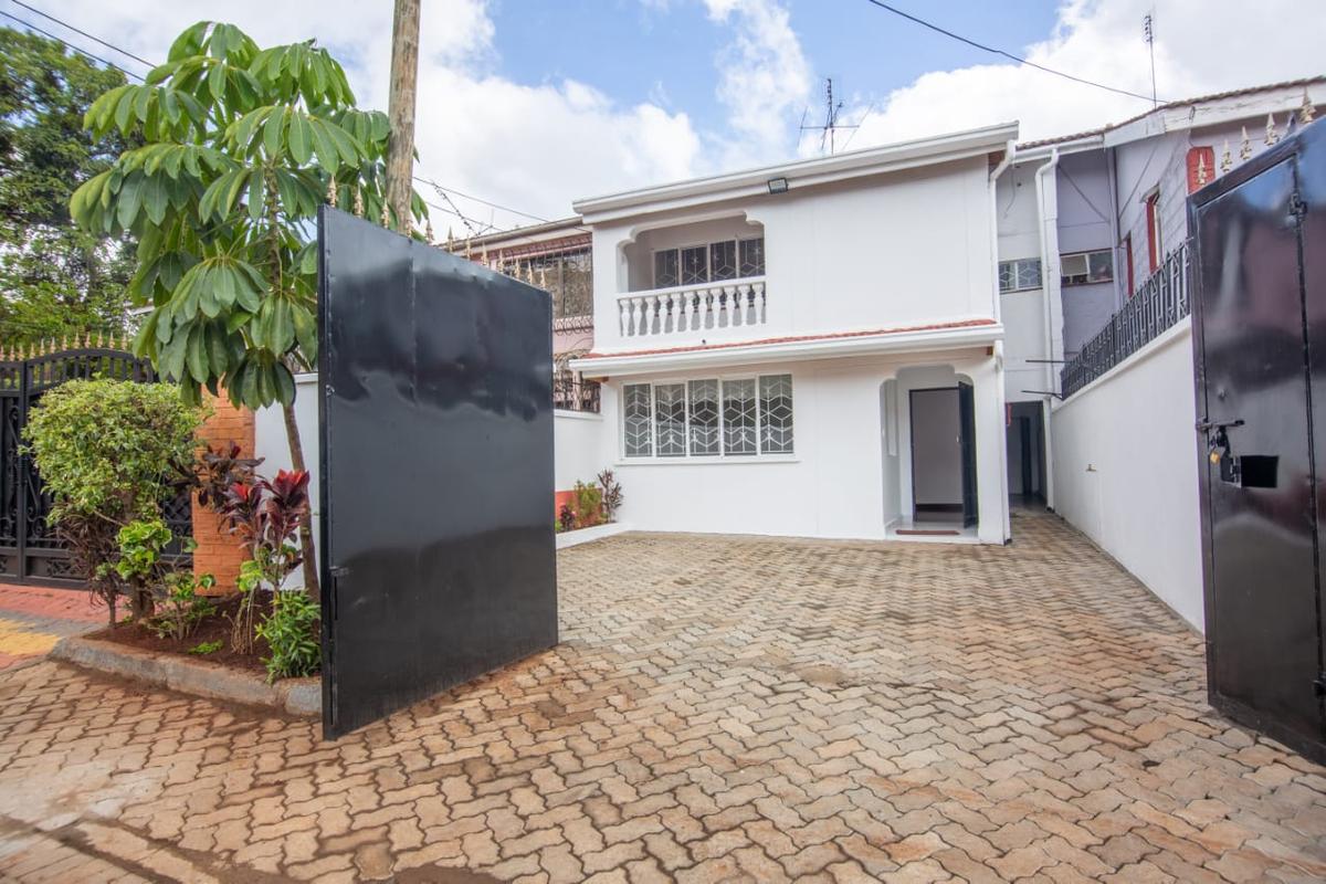4 Bed Townhouse with En Suite in Lavington - 11