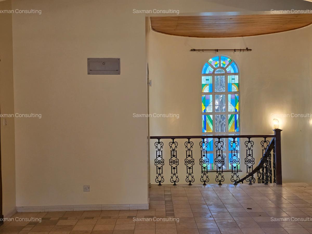 4 Bed House with En Suite in Spring Valley - 8