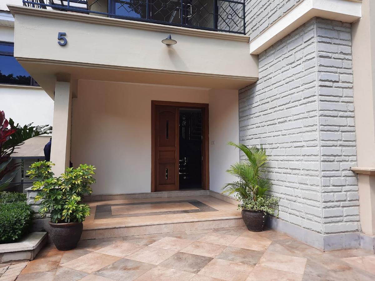 5 Bed Townhouse with En Suite in Lavington - 13