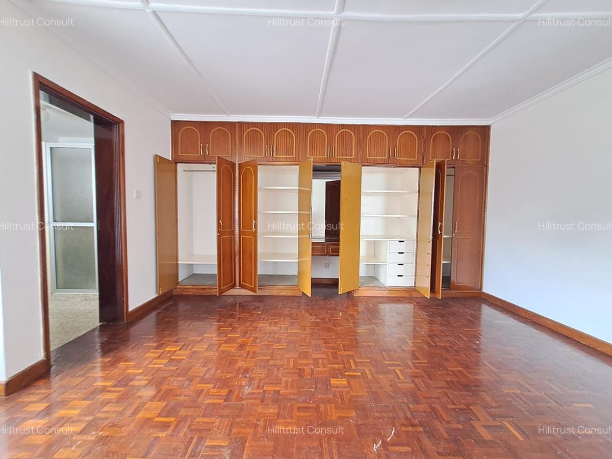 5 Bed Townhouse with En Suite in Spring Valley - 6