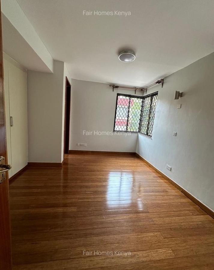 5 Bed Townhouse with En Suite at Convent Drive - 10