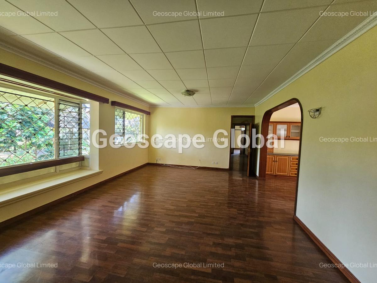 4 Bed House with En Suite in Lavington - 7