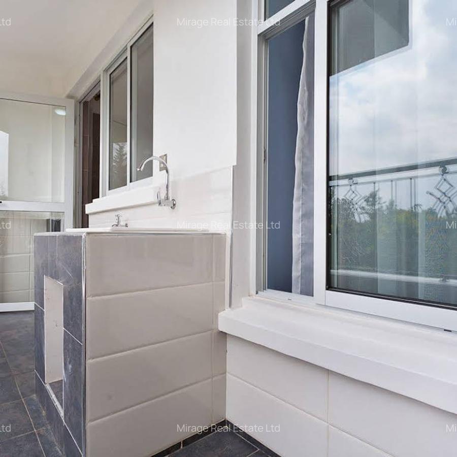 3 Bed Apartment with Gym in Garden Estate - 4