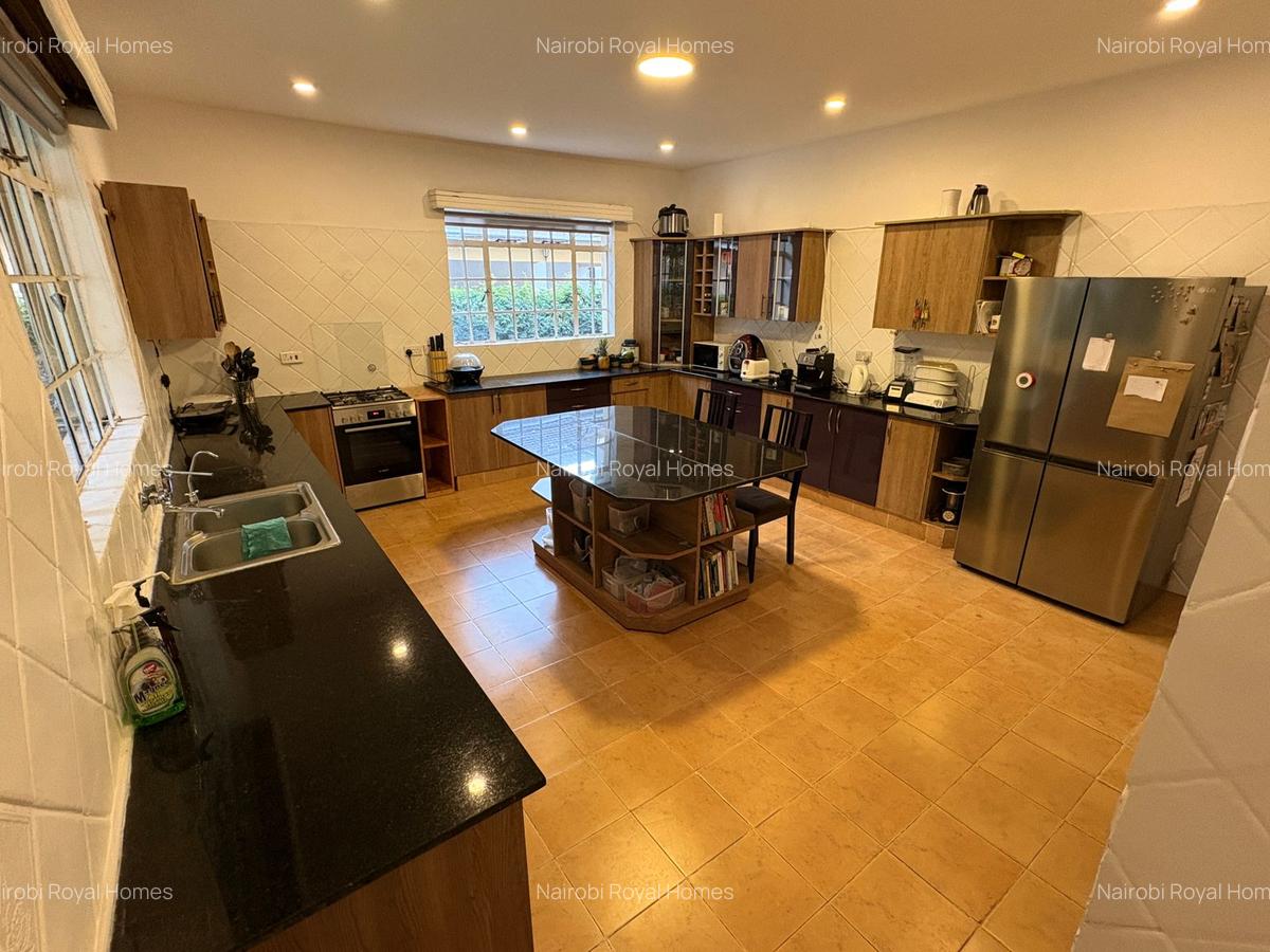 4 Bed House with En Suite at Loresho Road - 20