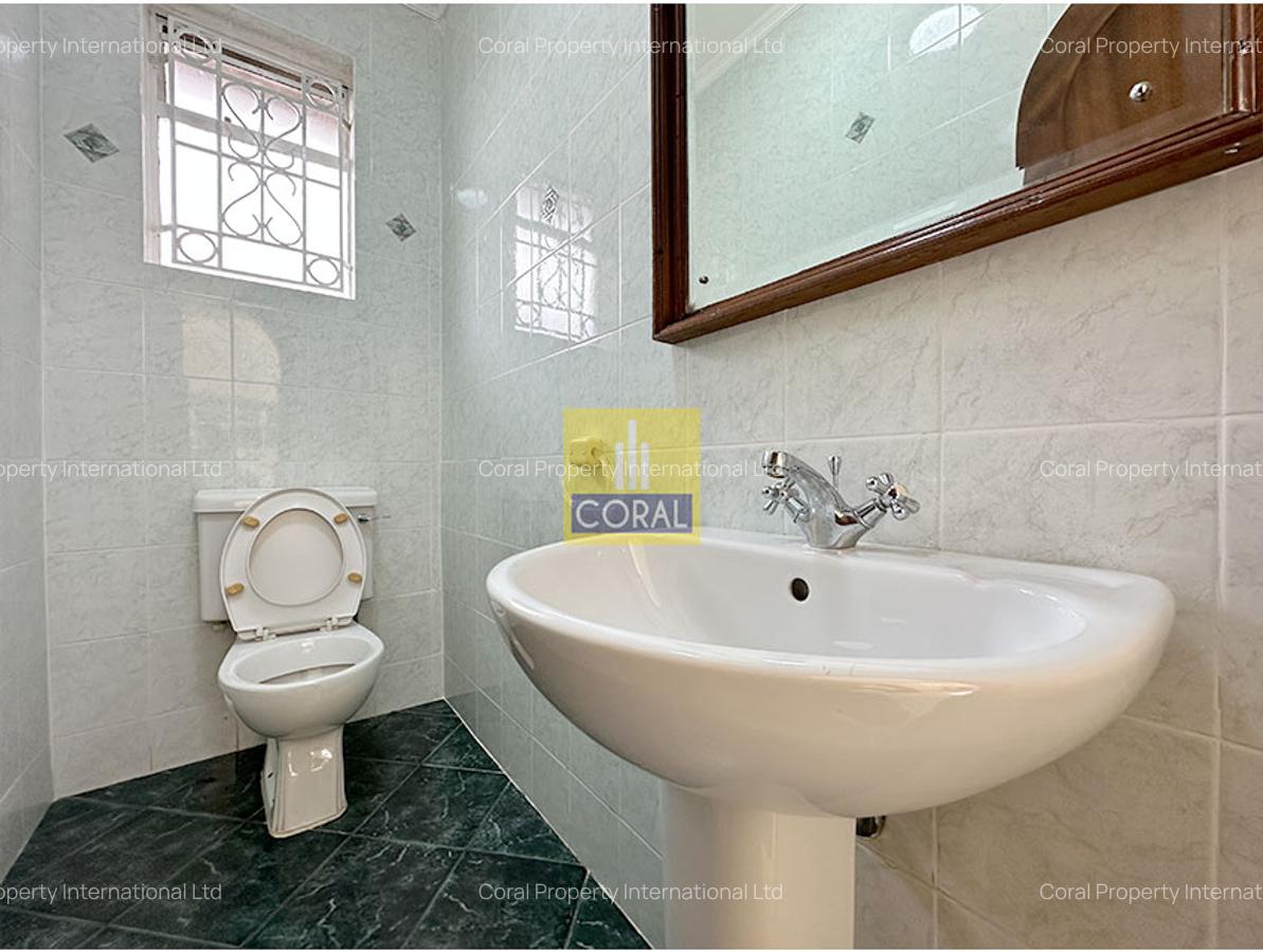 4 Bed House in Lavington - 9