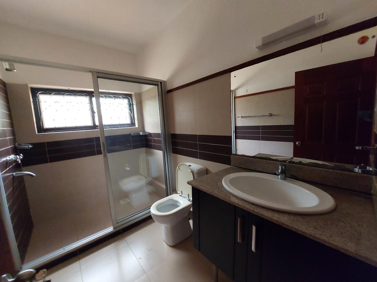 5 Bed Townhouse with En Suite at Lavington - 11