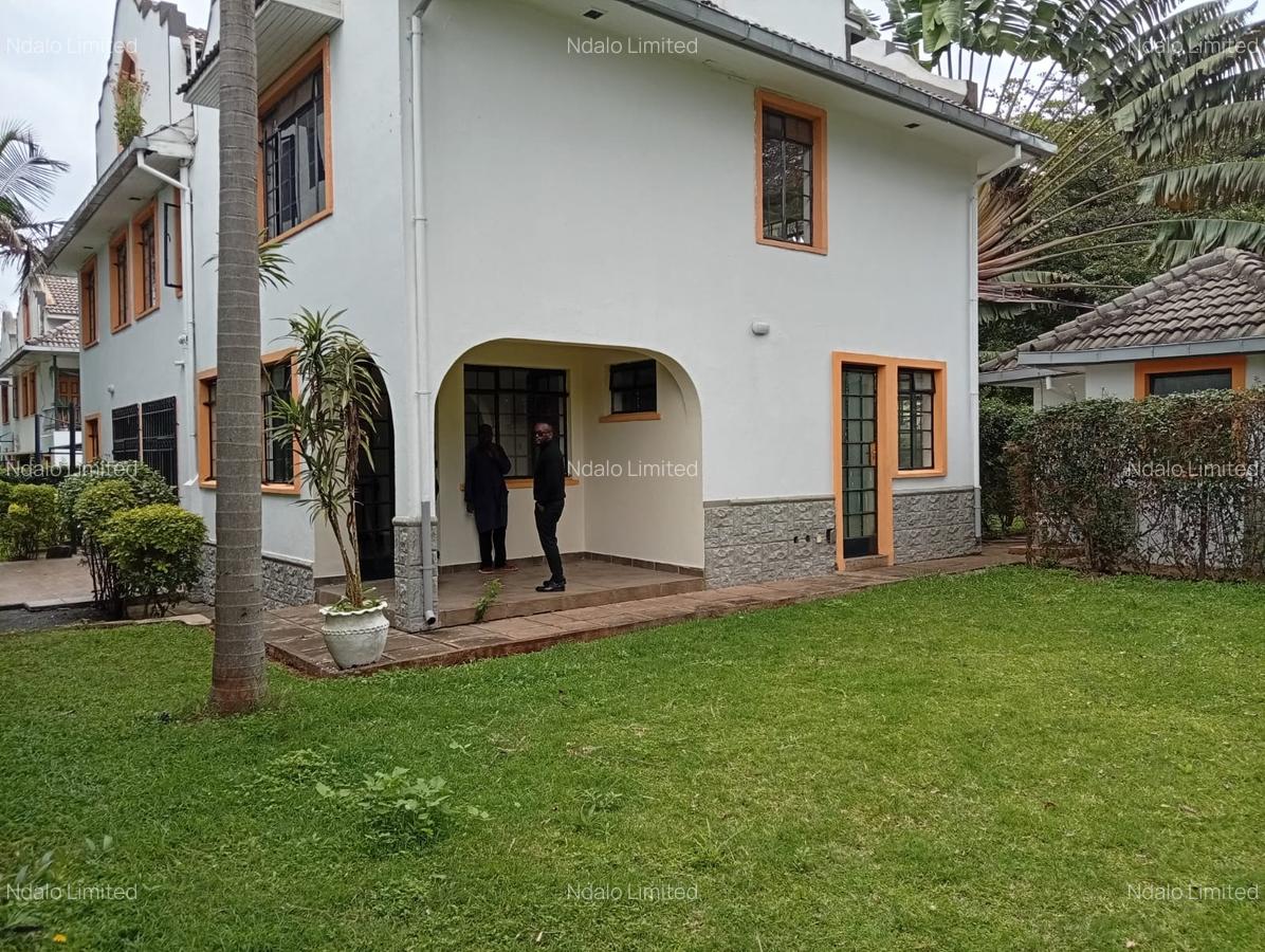 4 Bed Townhouse with En Suite at Lavington - 1