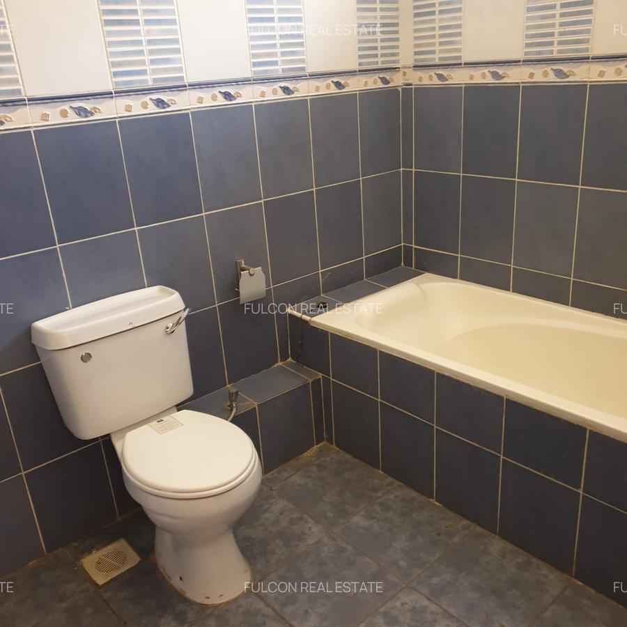 4 Bed Villa with En Suite in Lavington - 18