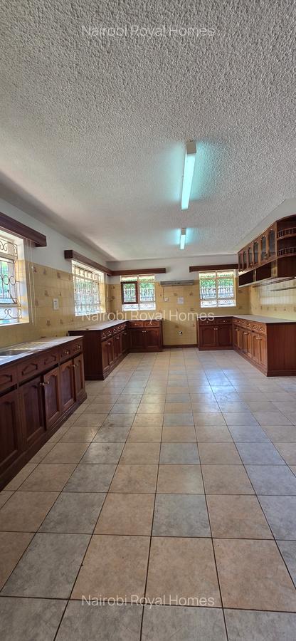 6 Bed House with En Suite at Nyari Redhil Close - 6