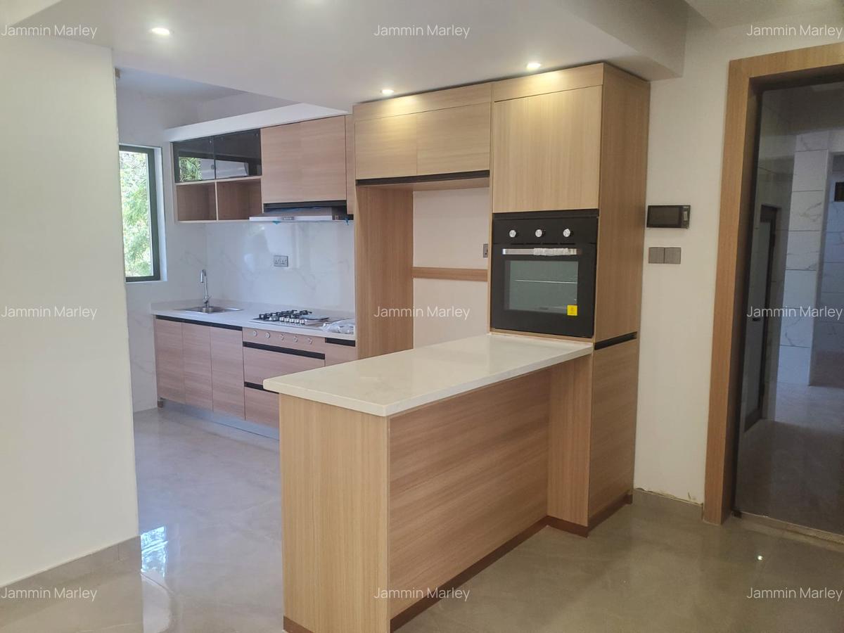 3 Bed Apartment with En Suite at Riverside Drive - 7