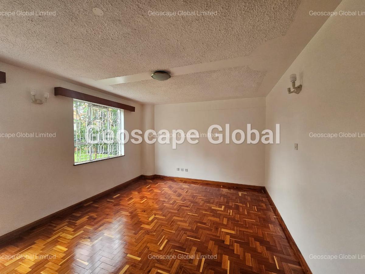 5 Bed House with En Suite in Runda - 9