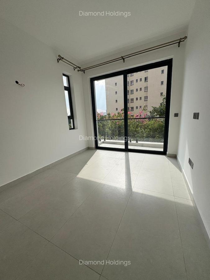 2 Bed Apartment with En Suite in Brookside - 10