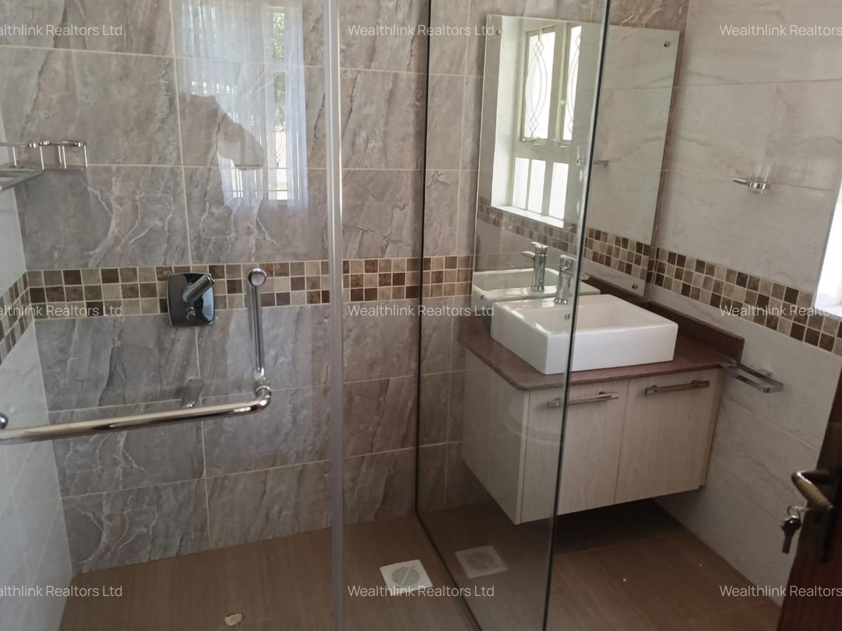 7 Bed House with En Suite at Nyari - 12