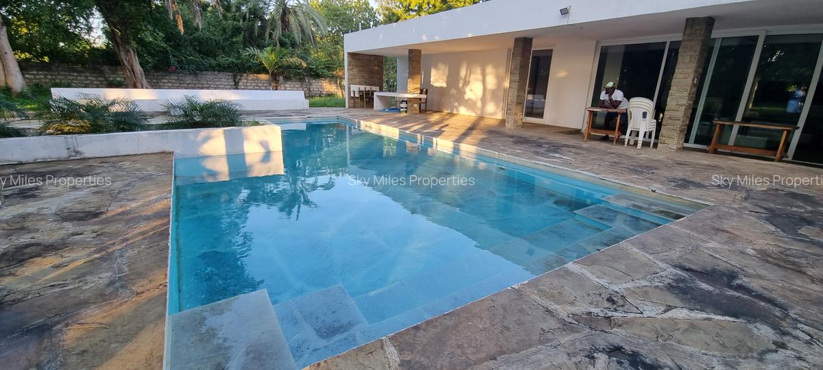 3 Bed Villa with En Suite at Aloo Drive - 1