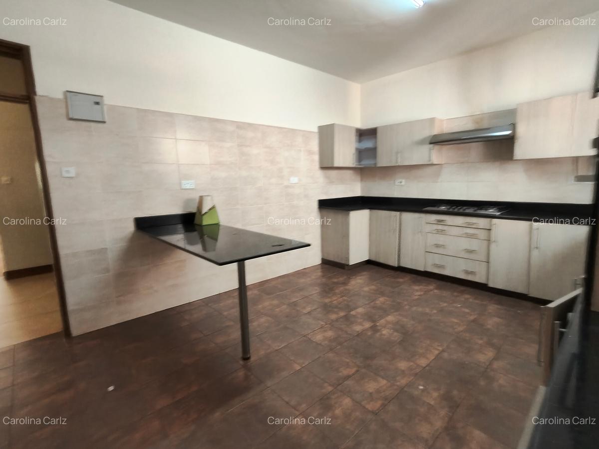 5 Bed Townhouse with En Suite at Spring Valley - 9